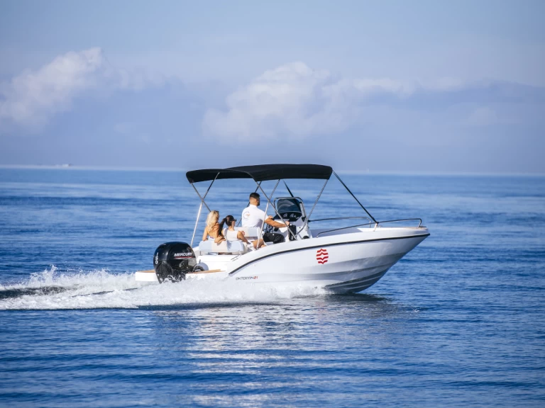 Charter a Oktogon Venturo 21 in Petrcane on Samboat