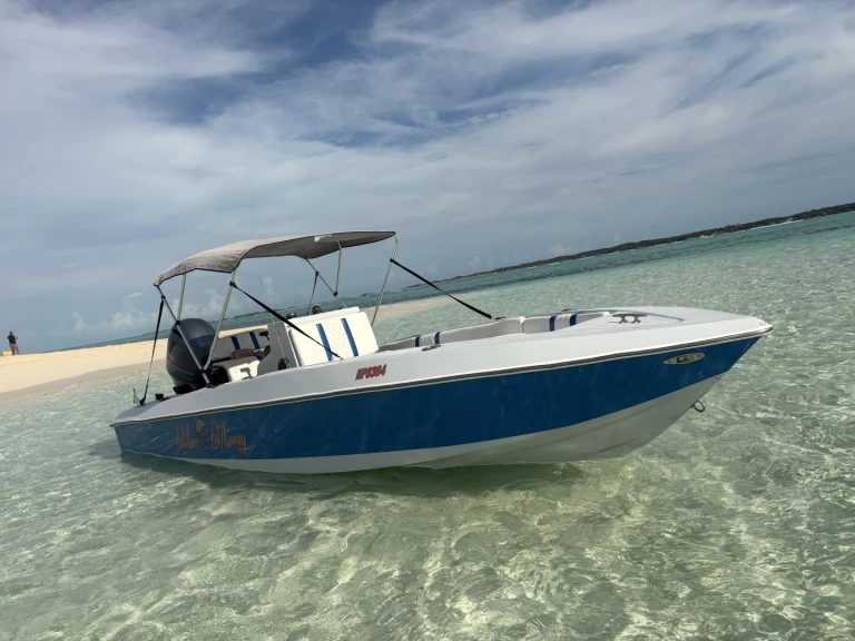 Yacht hire Nassau cheap Paramount 21