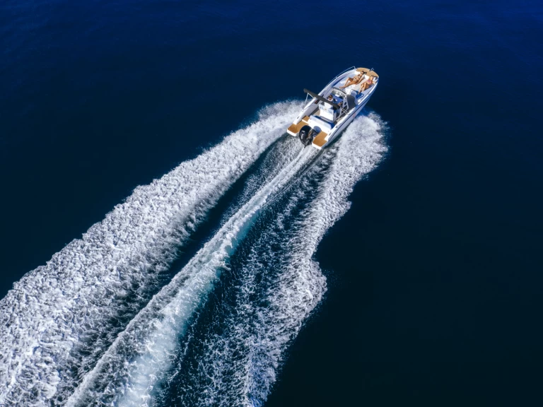 Hire Motorboat Oktogon with a boat licence