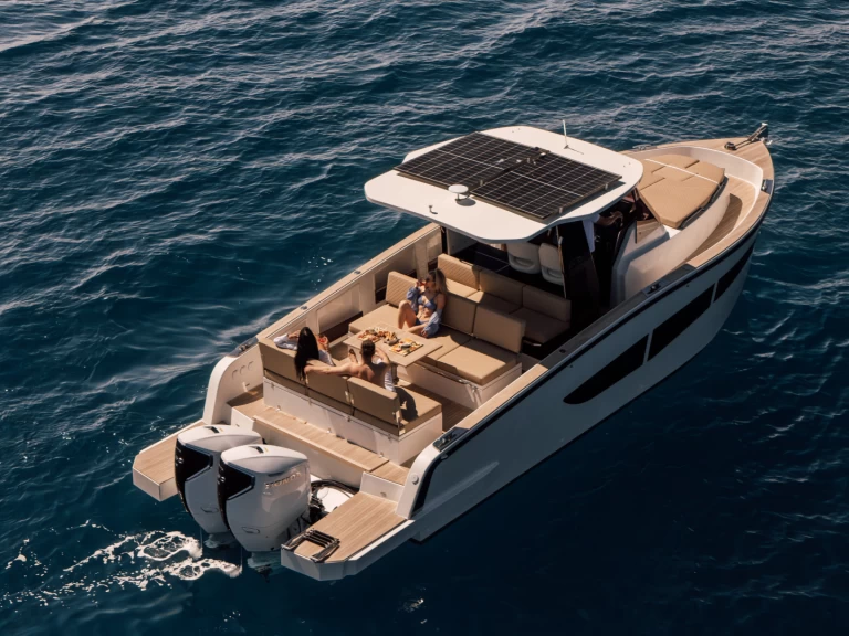 Hire Luxury Yacht Vicenzo with a boat licence