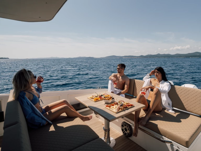 Luxury Yacht hire in Zadar - Vicenzo 390 WA
