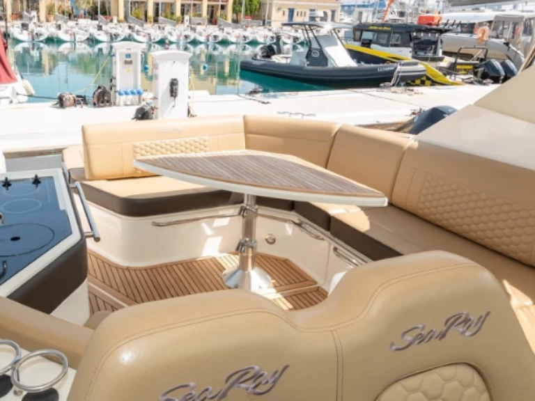 Yacht charter Ayia Napa - Sea Ray Sundancer 320 on SamBoat