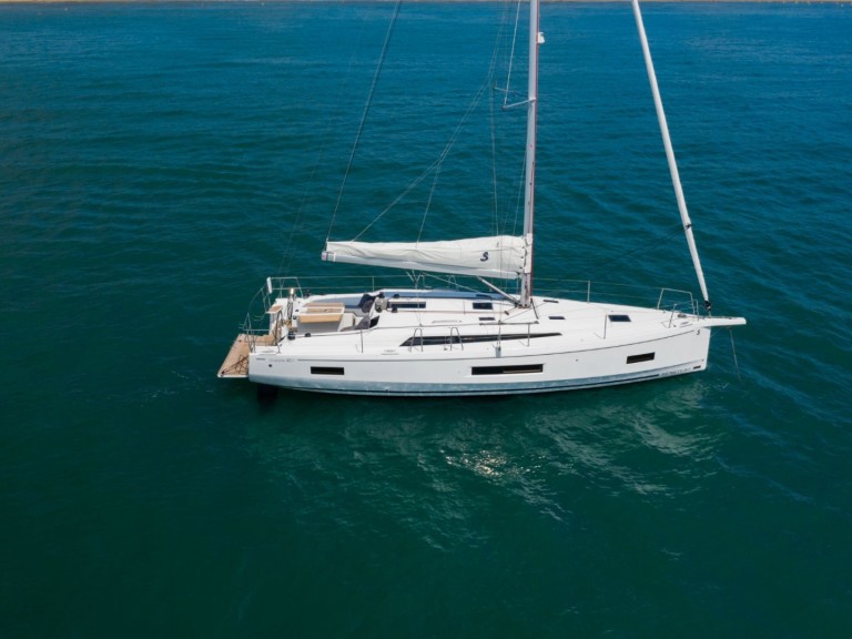 Sailboat to hire Ajaccio at the best price