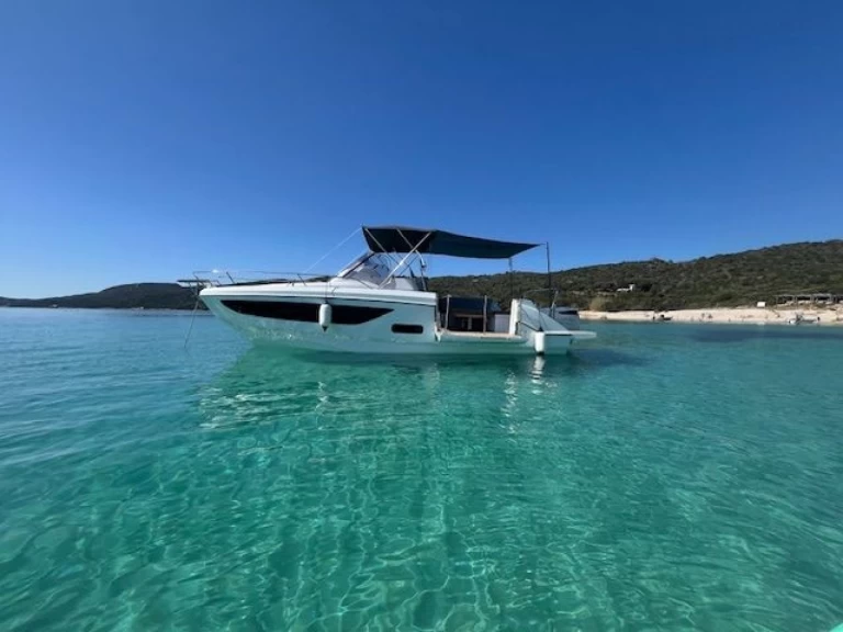 Hire a Bénéteau FLYER 9 SUNdeck Ajaccio