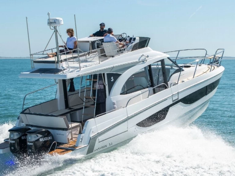 Motorboat hire in Ajaccio - Bénéteau ANTARES 11 OB FLY