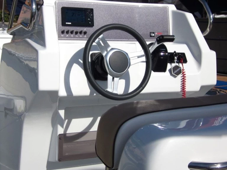 Hire RIB with or without skipper Lomac Ajaccio