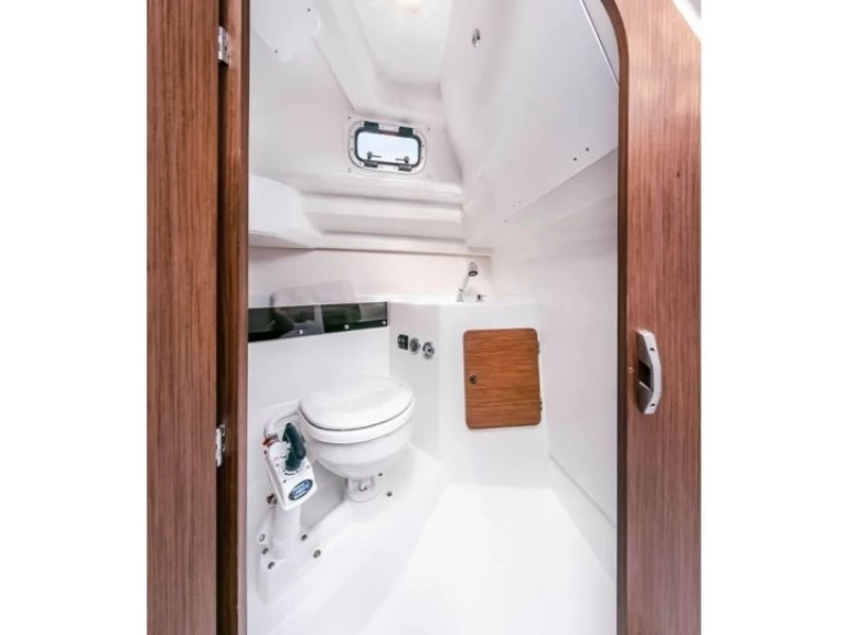 Yacht hire Ajaccio cheap Antares 8