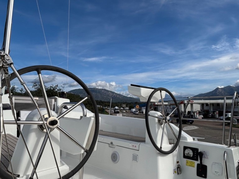 Hire a Bénéteau Oceanis 30.1 Ajaccio