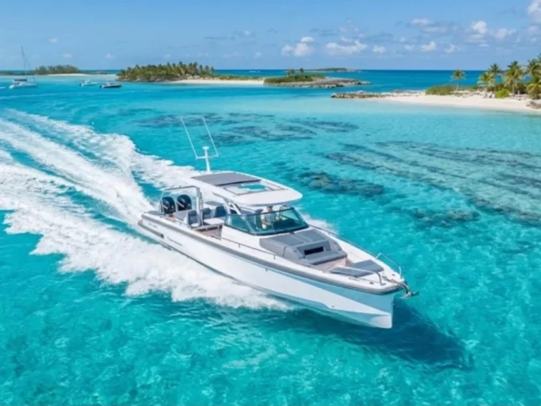 Hire a Axopar 38 Sun-Top Miami