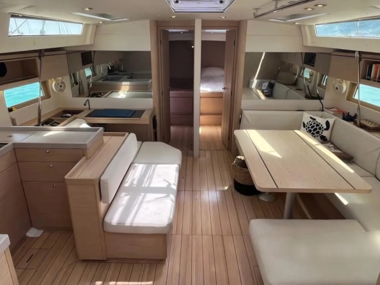 Hire Sailboat Bénéteau with a boat licence