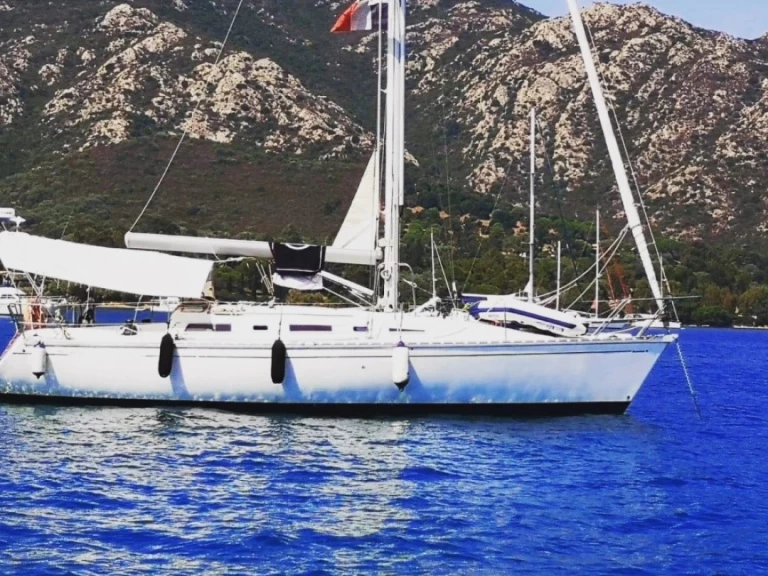 Hire Sailboat Jeanneau with a boat licence