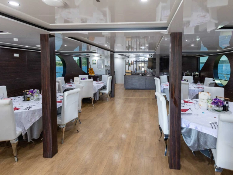 Hire Luxury Yacht with or without skipper  Šibenik