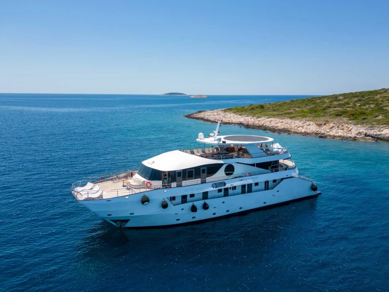 Luxury Yacht to hire Šibenik at the best price