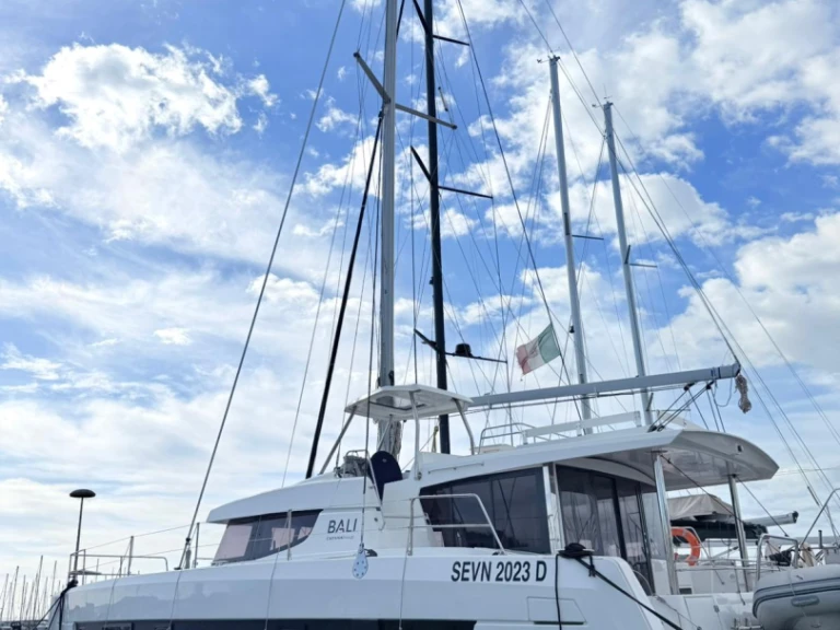 Catamaran to hire Provincia di Sassari at the best price