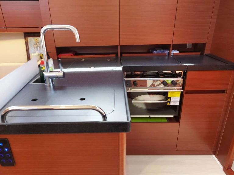 Sailboat hire in Lávrio - Hanse Hanse 418