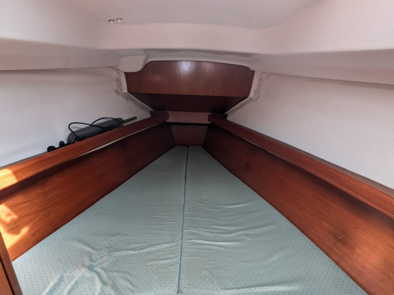 Charter a Bénéteau Oceanis 311 DL in Saint-Quay-Portrieux on Samboat