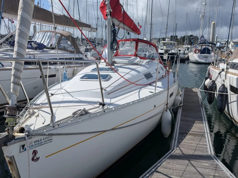 Hire Sailboat with or without skipper Bénéteau Saint-Quay-Portrieux