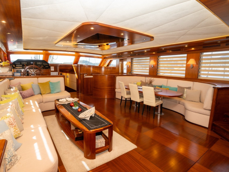 Hire Sailboat  with a boat licence