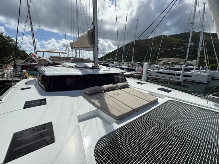 Catamaran to hire Road Town at the best price