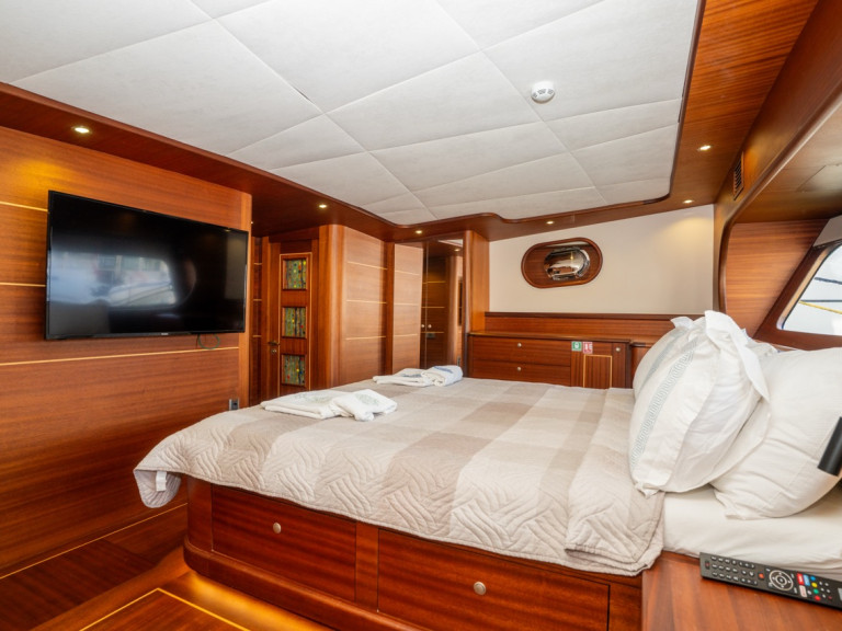 Yacht hire Bodrum cheap Carpediem coral