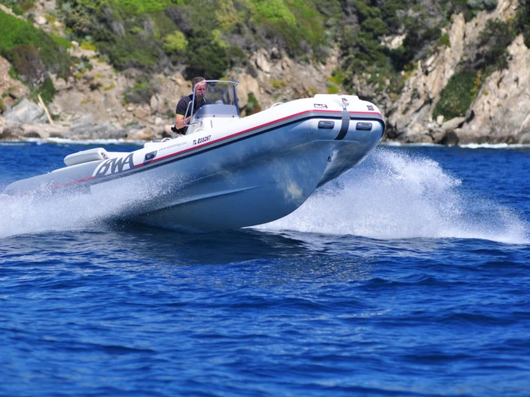 Hire RIB Bwa with a boat licence