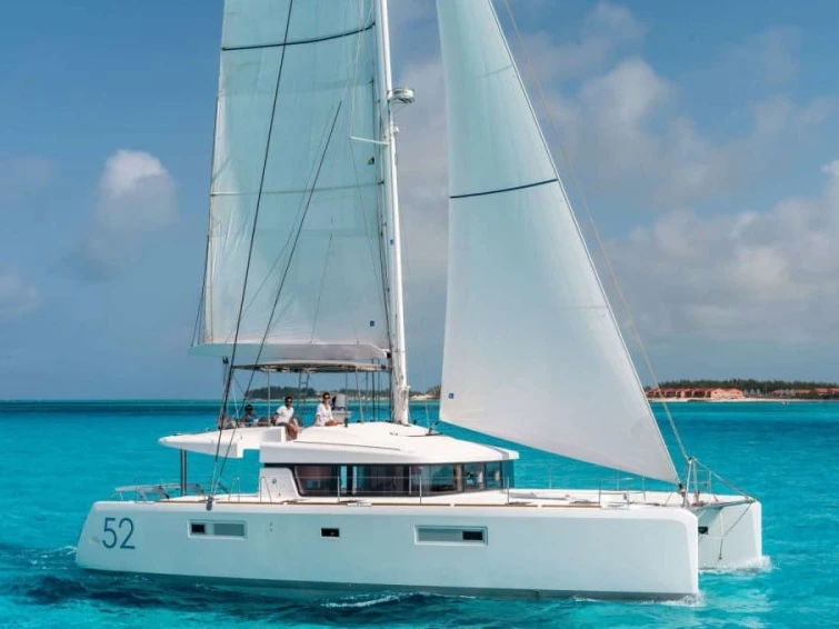 Catamaran to hire Saint-Tropez at the best price