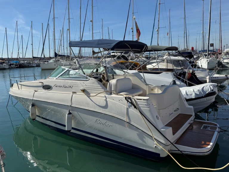 Charter a Rinker 25 in Málaga on Samboat