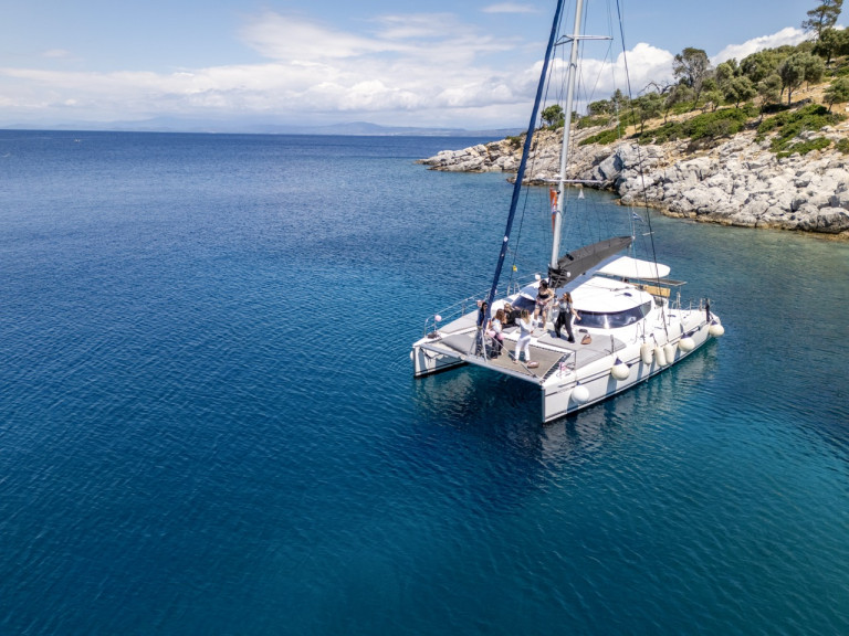 Yacht charter Sithonia - Fountaine Pajot Lavezzi 40 on SamBoat