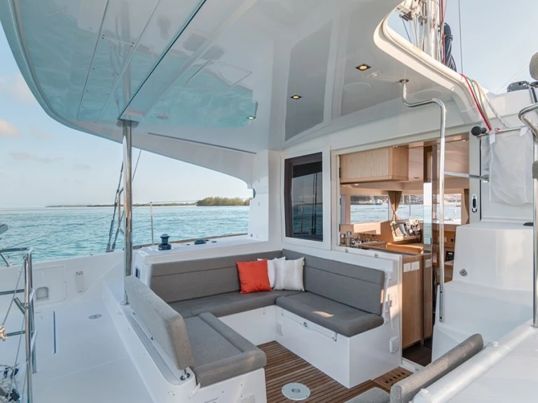 Yacht charter Port Vauban - Lagoon Lagoon 39 on SamBoat