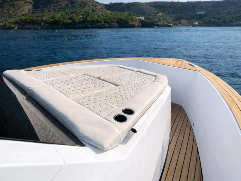 Yacht hire Ibiza Town cheap Max 44R