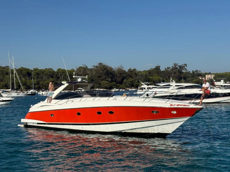 Yacht hire Port Camille Rayon cheap Predator 56