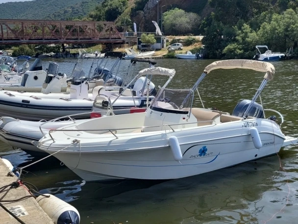 Charter a Pacific Craft Pacific Craft 545 Open in Saint-Florent on Samboat