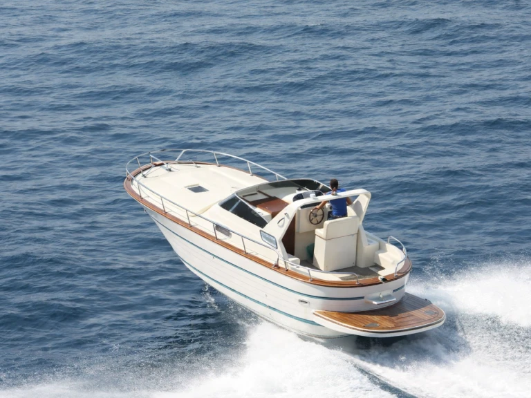 Hire Motorboat Cantiere Acquamarina with a boat licence