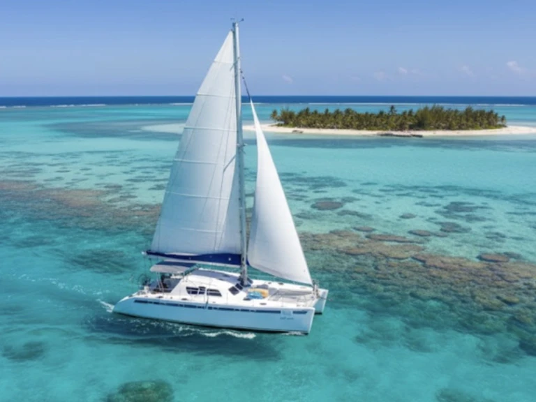 Hire Catamaran Custom with a boat licence