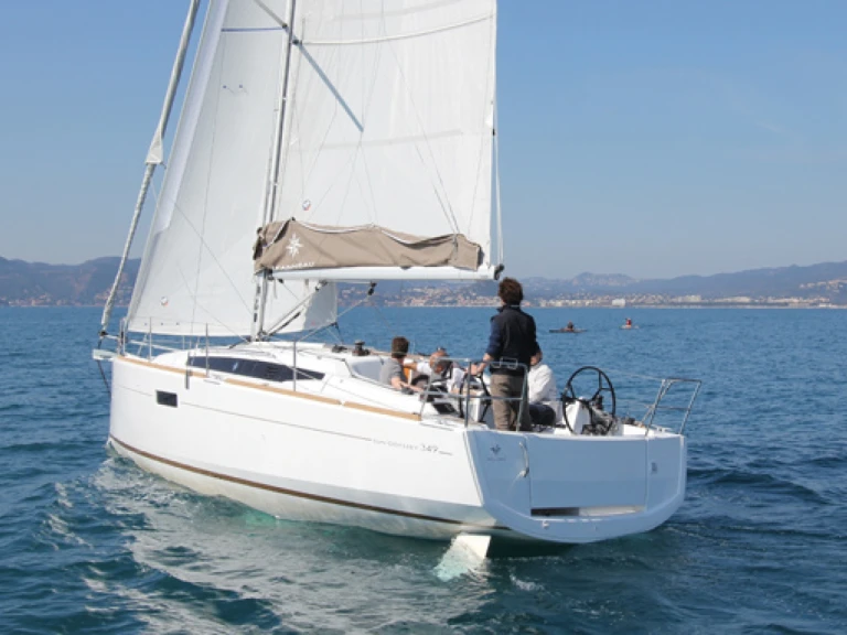 Sailboat hire in Port-Haliguen - Jeanneau Sun Odyssey 349