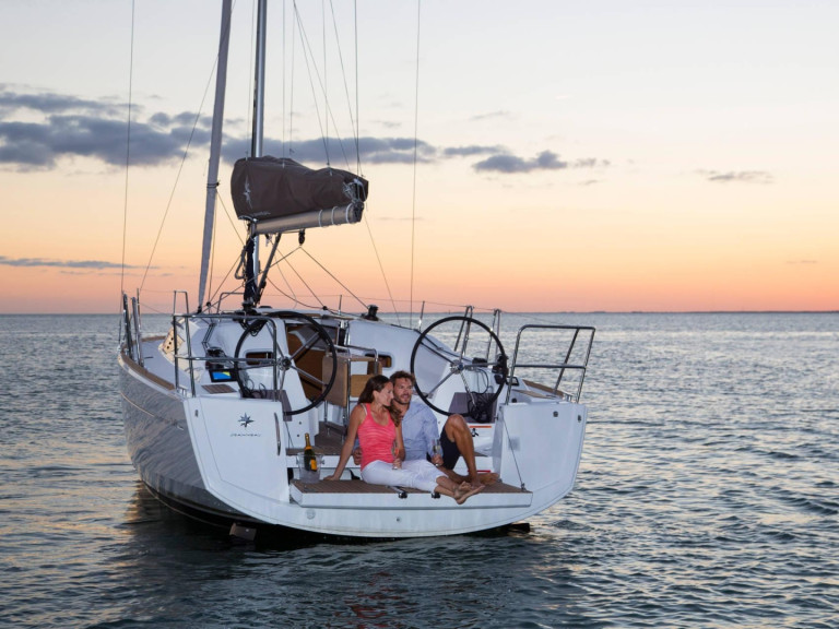 Hire Sailboat with or without skipper Jeanneau Port-Haliguen