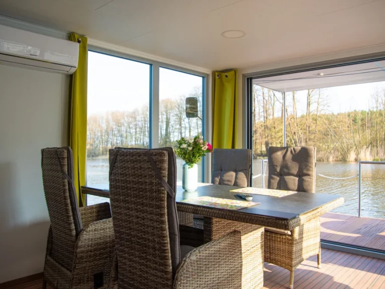 Hire Canal boat WOMA with a boat licence