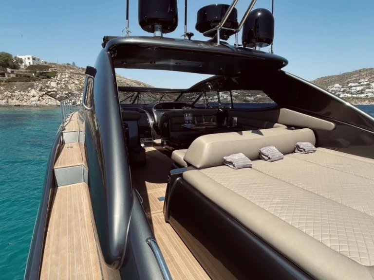 Hire Luxury Yacht with or without skipper Sunseeker Mykonos (City)