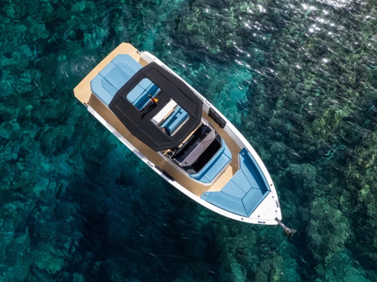 Yacht charter Mahón - De Antonio D29 on SamBoat