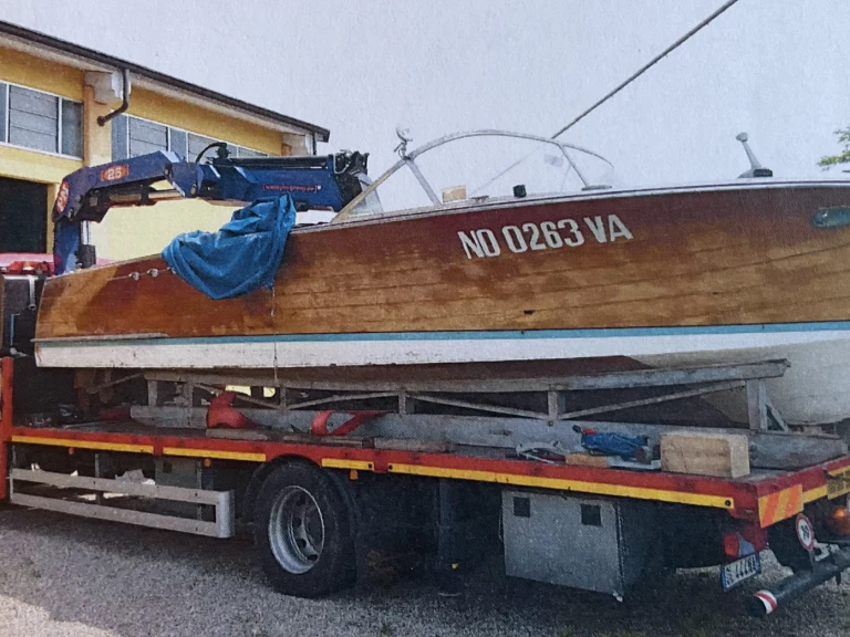 Motorboat to hire Kreisfreie Stadt Potsdam at the best price