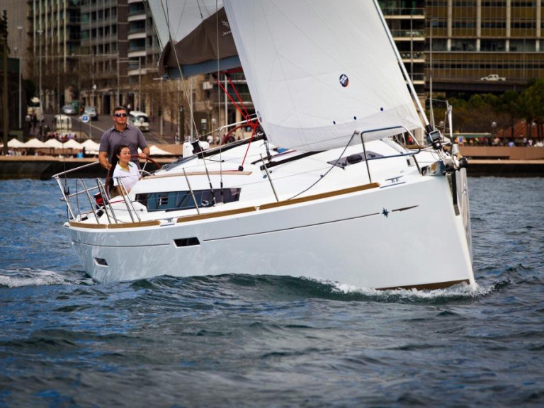 Hire a Jeanneau Sun Odyssey 379 Port-Haliguen