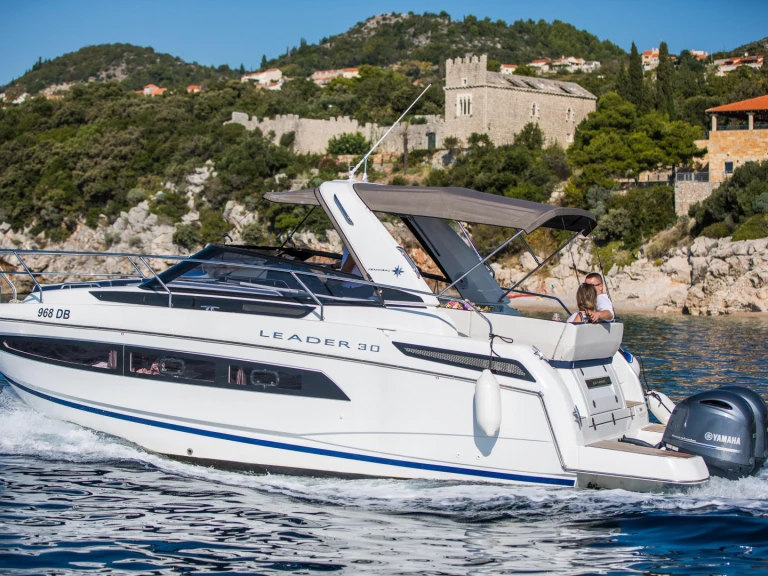 Yacht hire Dubrovnik cheap Leader 30
