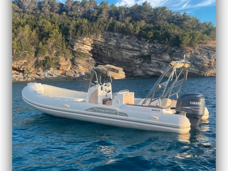RIB hire in Saint-Florent - Capelli Tempest 690