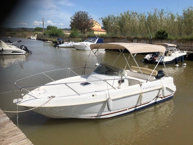 Yacht charter Les Salins d'Hyères - B2 Marine Cap Ferret 652 DC on SamBoat