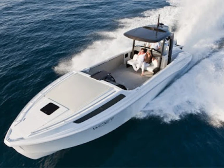 Hire Motorboat Wider with a boat licence