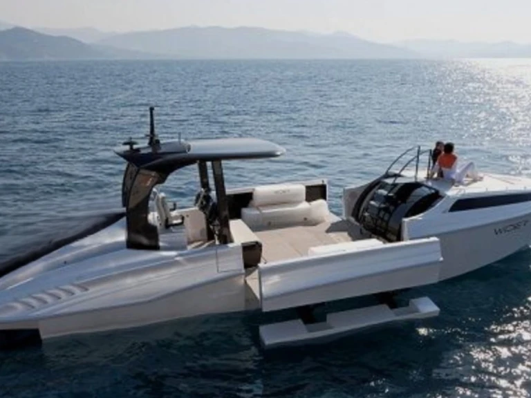 Hire Motorboat Wider with a boat licence