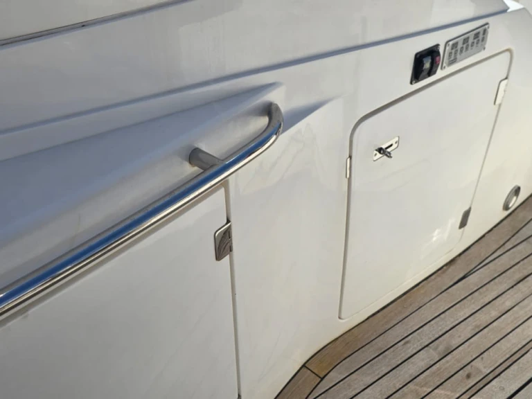 Yacht charter Alicante - Sunseeker Camargue 50 on SamBoat
