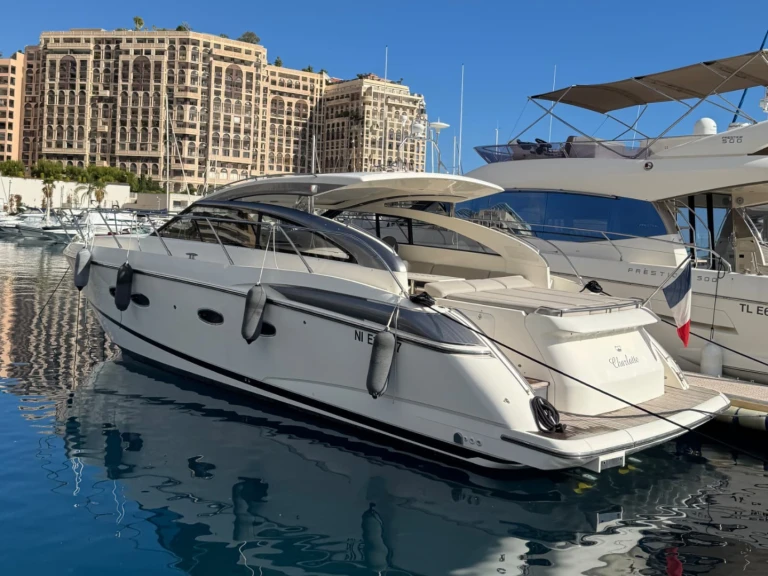 Motorboat hire in Villeneuve-Loubet - Princess Princess V42