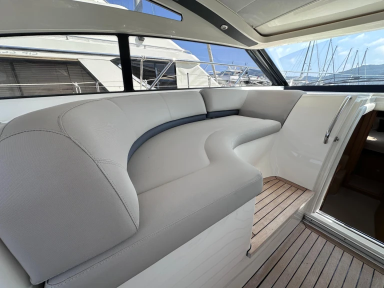 Hire Motorboat Princess with a boat licence