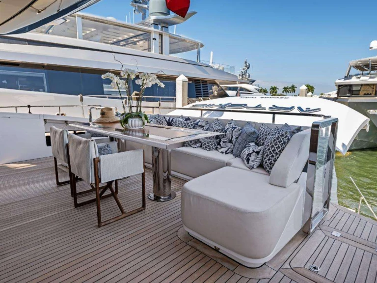 Hire Luxury Yacht Mangusta with a boat licence